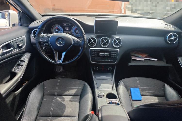 Used Mercedes-Benz A-Class 2015 A 200 Fashion Model Center Console