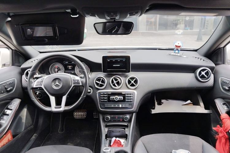 Used Mercedes-Benz A-Class 2015 A 200 Sport Edition Center Console