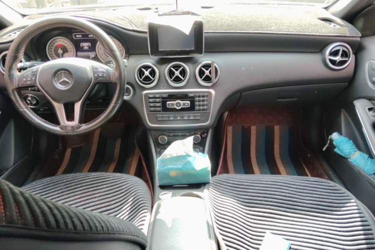 Used Mercedes-Benz A-Class 2015 A 200 Fashion Model Center Console