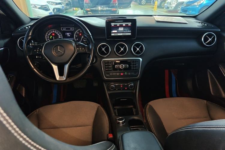 Used Mercedes-Benz A-Class 2015 A 180 Center Console