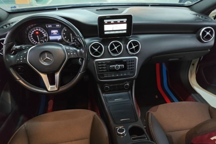 Used Mercedes-Benz A-Class 2015 A 180 Center Console