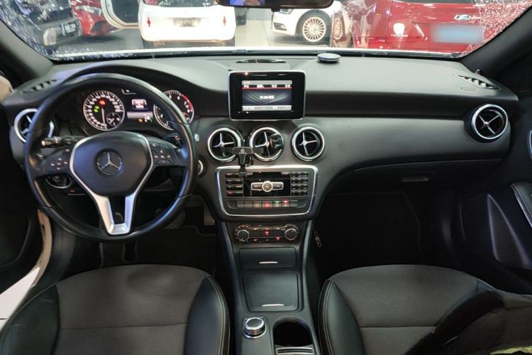 Used Mercedes-Benz A-Class 2015 A 180 Center Console