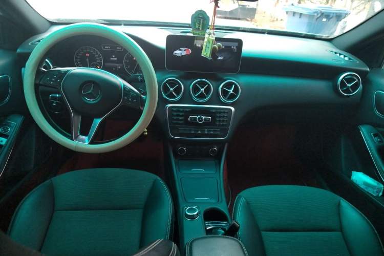Used Mercedes-Benz A-Class 2015 A 180 Center Console