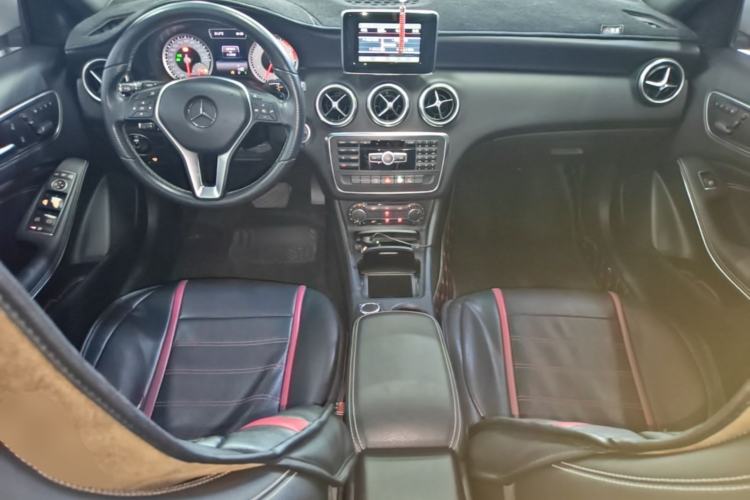 Used Mercedes-Benz A-Class 2015 A 200 Fashion Model Center Console