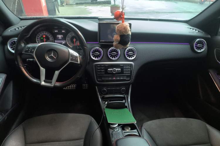 Used Mercedes-Benz A-Class 2015 A 200 Sport Edition Center Console