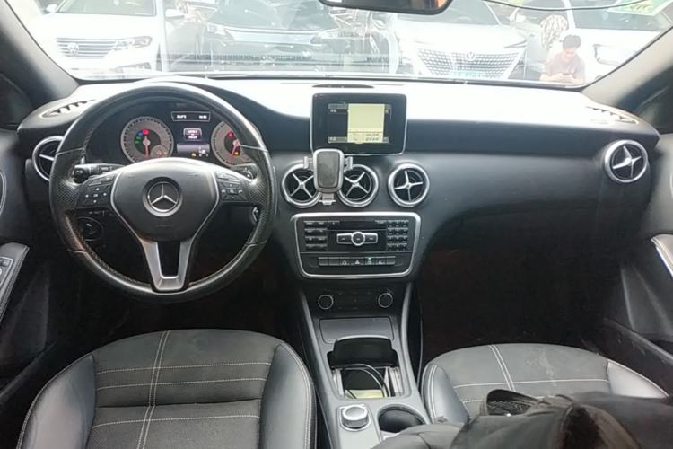 Used Mercedes-Benz A-Class 2015 A 200 Fashion Model Center Console
