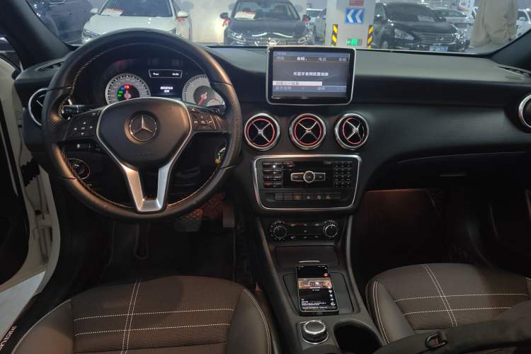 Used Mercedes-Benz A-Class 2015 A 200 Fashion Model Center Console
