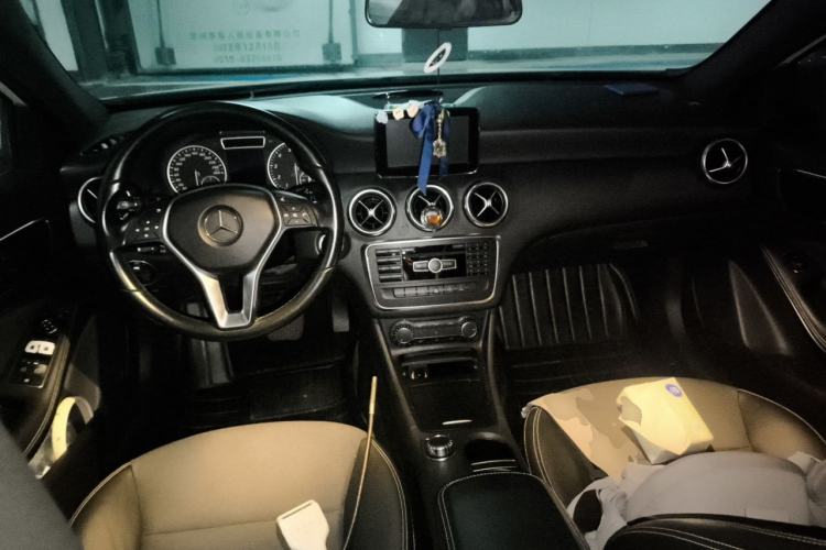 Used Mercedes-Benz A-Class 2015 A 180 Center Console