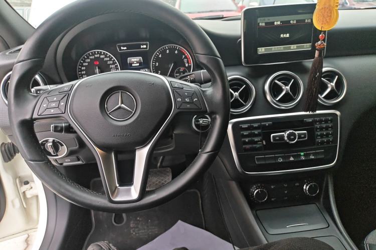 Used Mercedes-Benz A-Class 2015 A 180 Center Console