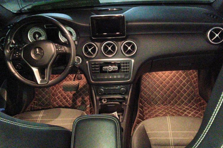 Used Mercedes-Benz A-Class 2015 A 200 Fashion Model Center Console