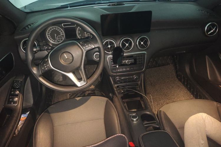 Used Mercedes-Benz A-Class 2015 A 180 Standard Model Center Console