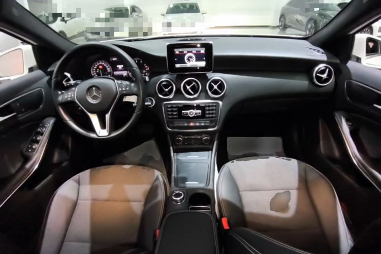 Used Mercedes-Benz A-Class 2015 A 180 Center Console