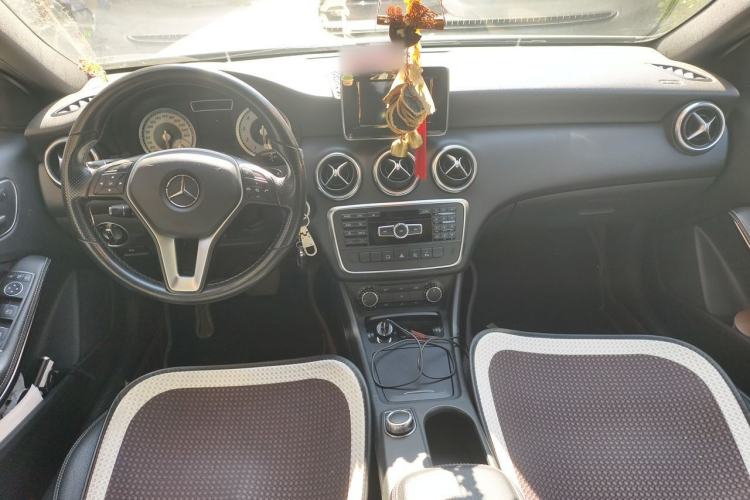Used Mercedes-Benz A-Class 2015 A 200 Fashion Model Center Console