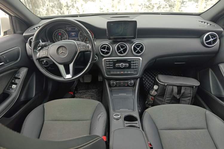 Used Mercedes-Benz A-Class 2015 A 180 Center Console