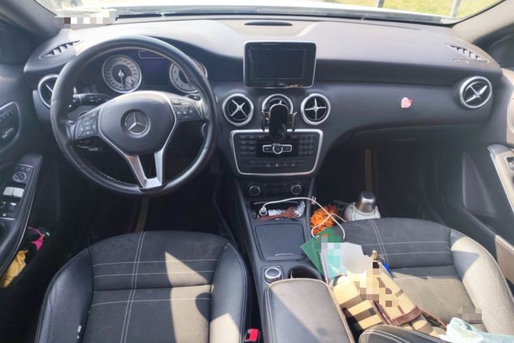 Used Mercedes-Benz A-Class 2015 A 200 Fashion Model Center Console