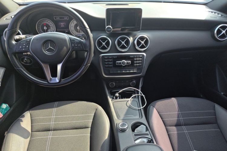 Used Mercedes-Benz A-Class 2015 A 200 Fashion Model Center Console
