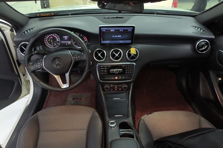 Used Mercedes-Benz A-Class 2015 A 180 Center Console