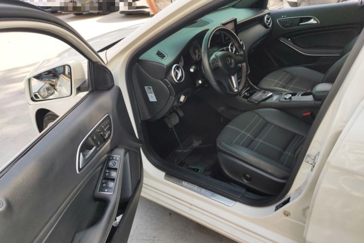 Used Mercedes-Benz A-Class 2015 A 200 Fashion Model Driver Seat