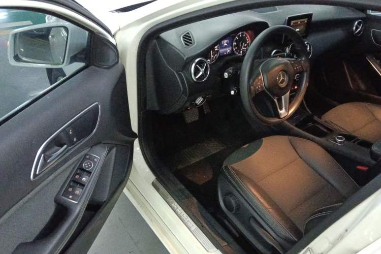 Used Mercedes-Benz A-Class 2015 A 180 Standard Model Driver Seat
