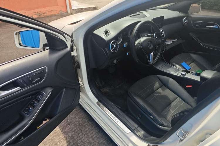 Used Mercedes-Benz A-Class 2015 A 200 Fashion Model Driver Seat
