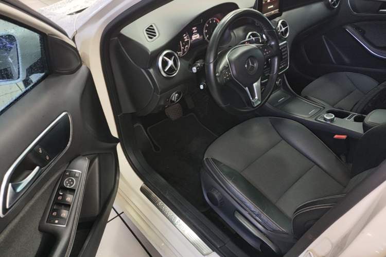 Used Mercedes-Benz A-Class 2015 A 180 Driver Seat