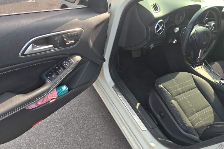 Used Mercedes-Benz A-Class 2015 A 200 Fashion Model Driver Seat