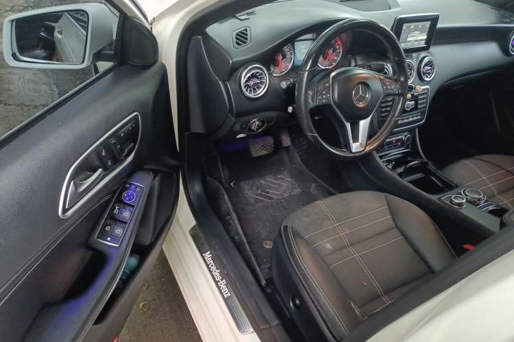 Used Mercedes-Benz A-Class 2015 A 200 Fashion Model Driver Seat