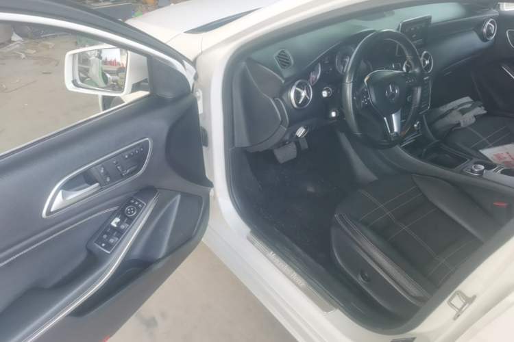 Used Mercedes-Benz A-Class 2015 A 200 Fashion Model Driver Seat
