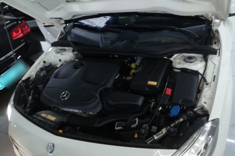 Used Mercedes-Benz A-Class 2015 A 200 Fashion Model Engine Bay