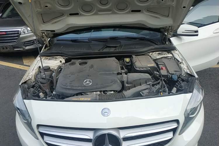 Used Mercedes-Benz A-Class 2015 A 200 Fashion Model Engine Bay