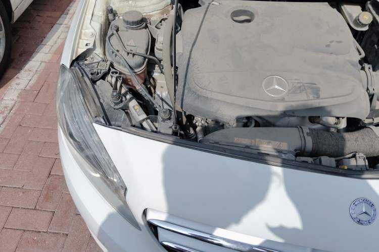 Used Mercedes-Benz A-Class 2015 A 200 Fashion Model Engine Bay Right