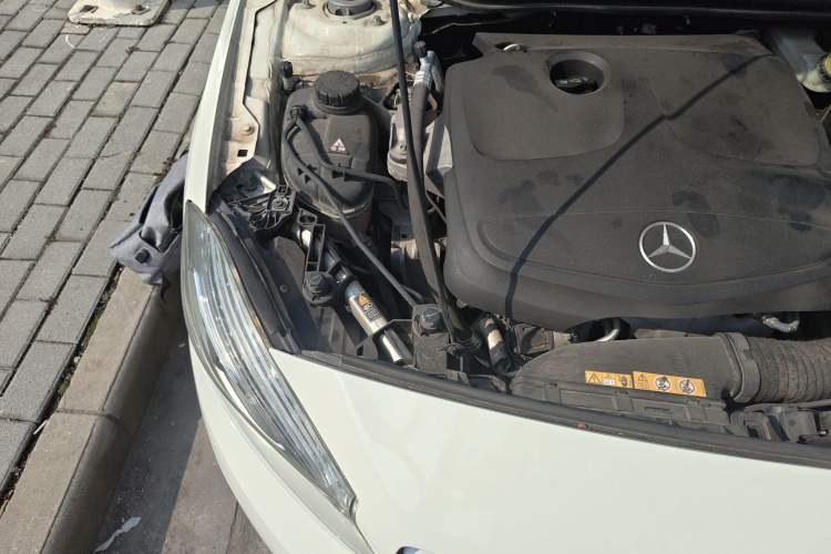 Used Mercedes-Benz A-Class 2015 A 200 Fashion Model Engine Bay Right