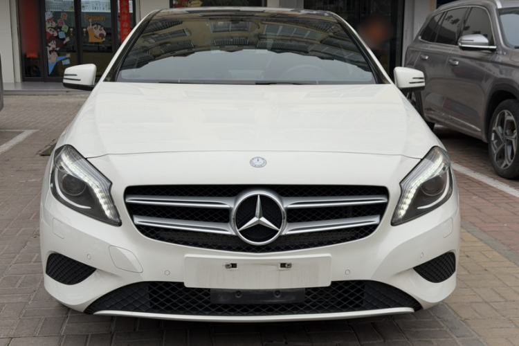 Used Mercedes-Benz A-Class 2015 A 200 Fashion Model Exterior 1