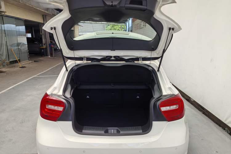 Used Mercedes-Benz A-Class 2015 A 180 Exterior 11