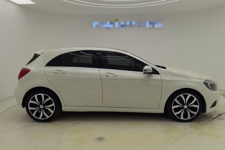 Used Mercedes-Benz A-Class 2015 A 200 Fashion Model Exterior 2