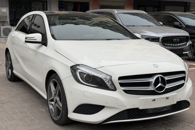 Used Mercedes-Benz A-Class 2015 A 200 Fashion Model Exterior 2