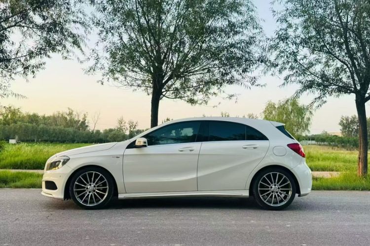 Used Mercedes-Benz A-Class 2015 A 200 Sport Edition Exterior 3