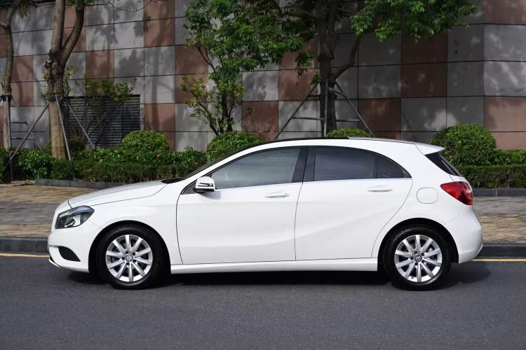 Used Mercedes-Benz A-Class 2015 A 180 Standard Model Exterior 4