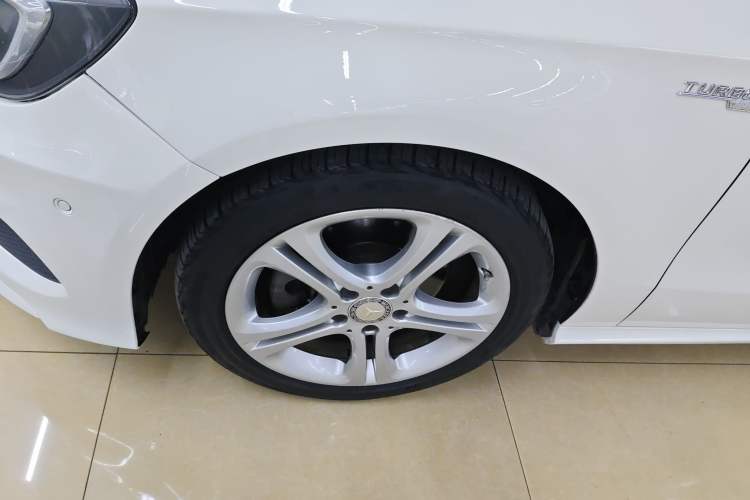 Used Mercedes-Benz A-Class 2015 A 180 Exterior 4