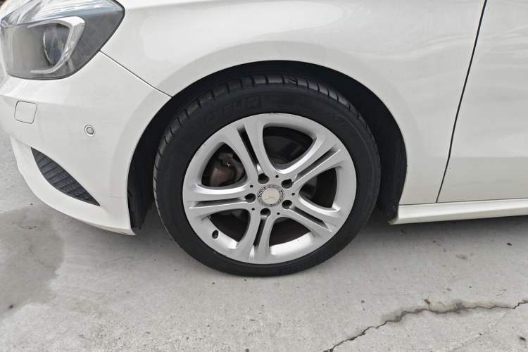 Used Mercedes-Benz A-Class 2015 A 180 Exterior 4