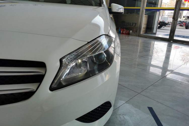 Used Mercedes-Benz A-Class 2015 A 180 Standard Model Exterior 5
