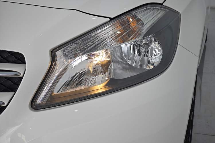 Used Mercedes-Benz A-Class 2015 A 180 Standard Model Exterior 6