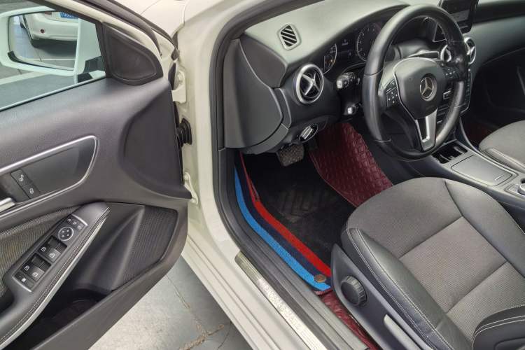 Used Mercedes-Benz A-Class 2015 A 180 Exterior 8