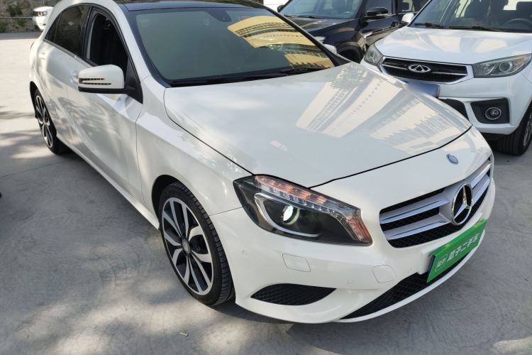 Used Mercedes-Benz A-Class 2015 A 200 Fashion Model Front Right 45 Deg