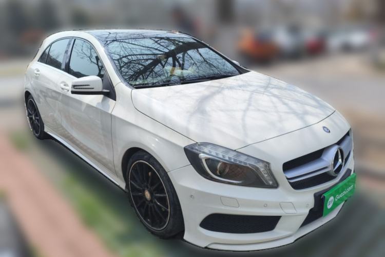 Used Mercedes-Benz A-Class 2015 A 200 Sport Edition Front Right 45 Deg