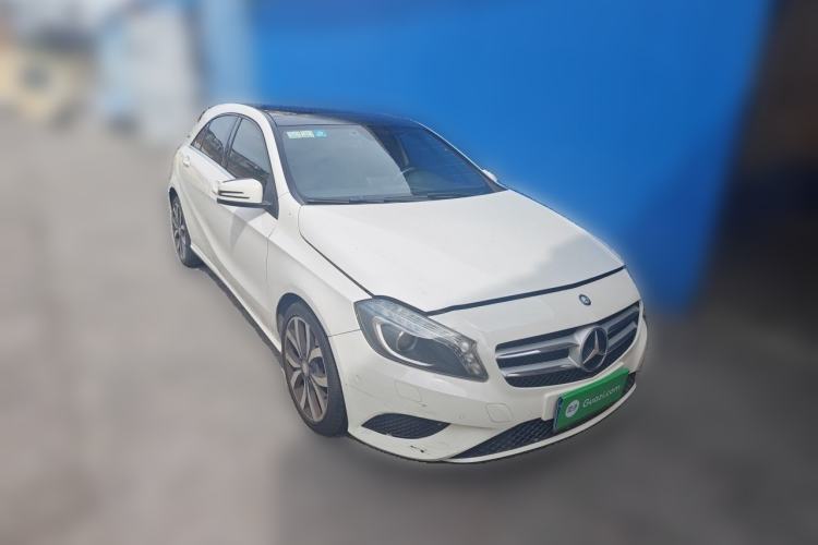 Used Mercedes-Benz A-Class 2015 A 200 Fashion Model Front Right 45 Deg