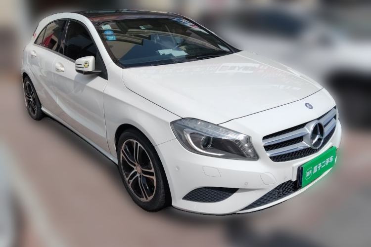 Used Mercedes-Benz A-Class 2015 A 200 Fashion Model Front Right 45 Deg