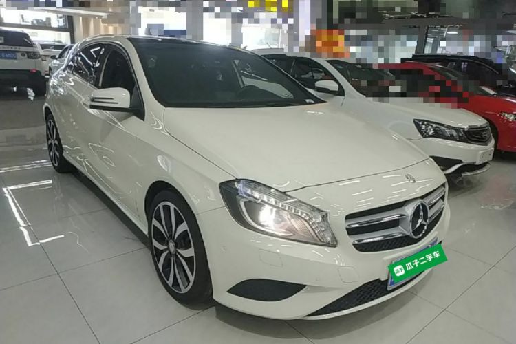 Used Mercedes-Benz A-Class 2015 A 200 Fashion Model Front Right 45 Deg