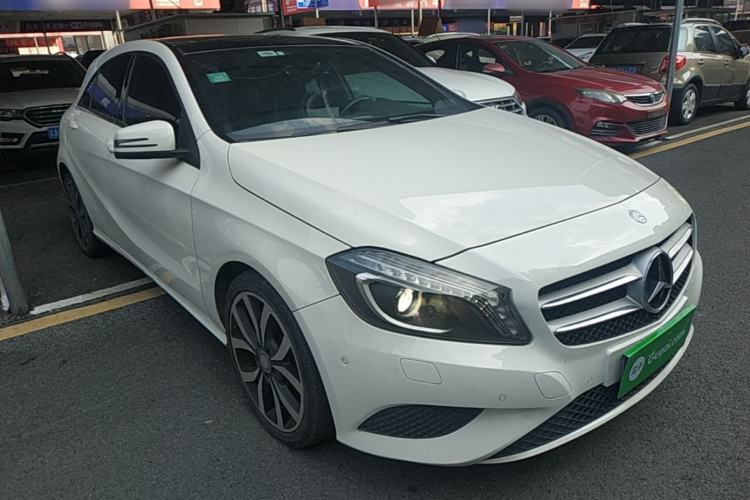 Used Mercedes-Benz A-Class 2015 A 200 Fashion Model Front Right 45 Deg