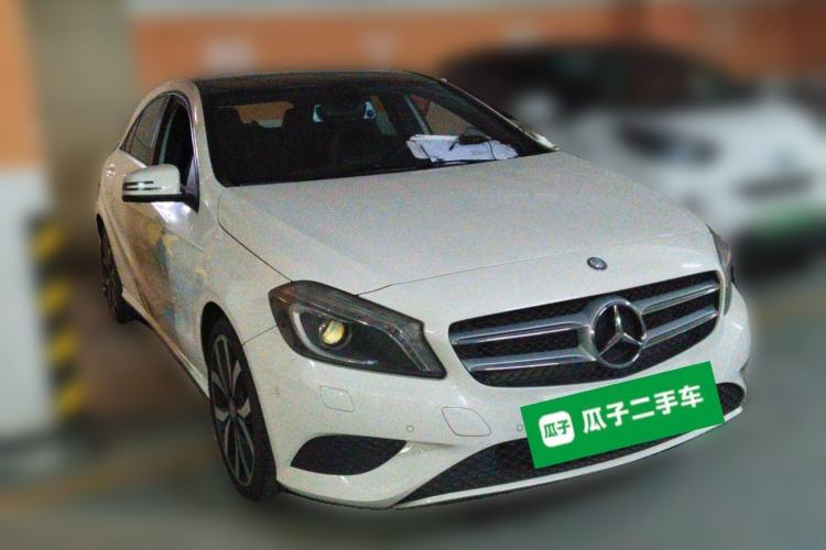 Used Mercedes-Benz A-Class 2015 A 200 Fashion Model Front Right 45 Deg